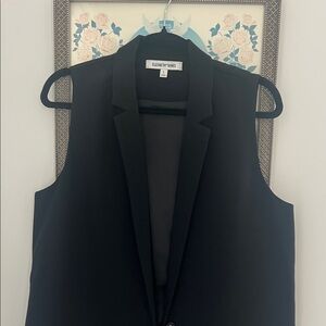 Elizabeth and James Black Sleeveless Vest size Large